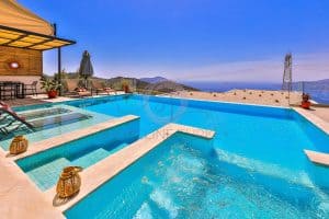 Villa Rosso stunning infinity pool
